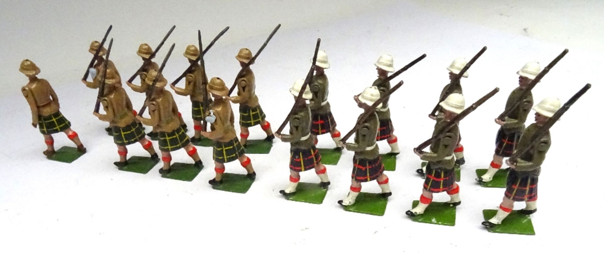 Britains set 114, Cameron Highlanders in service dress - Image 6 of 9