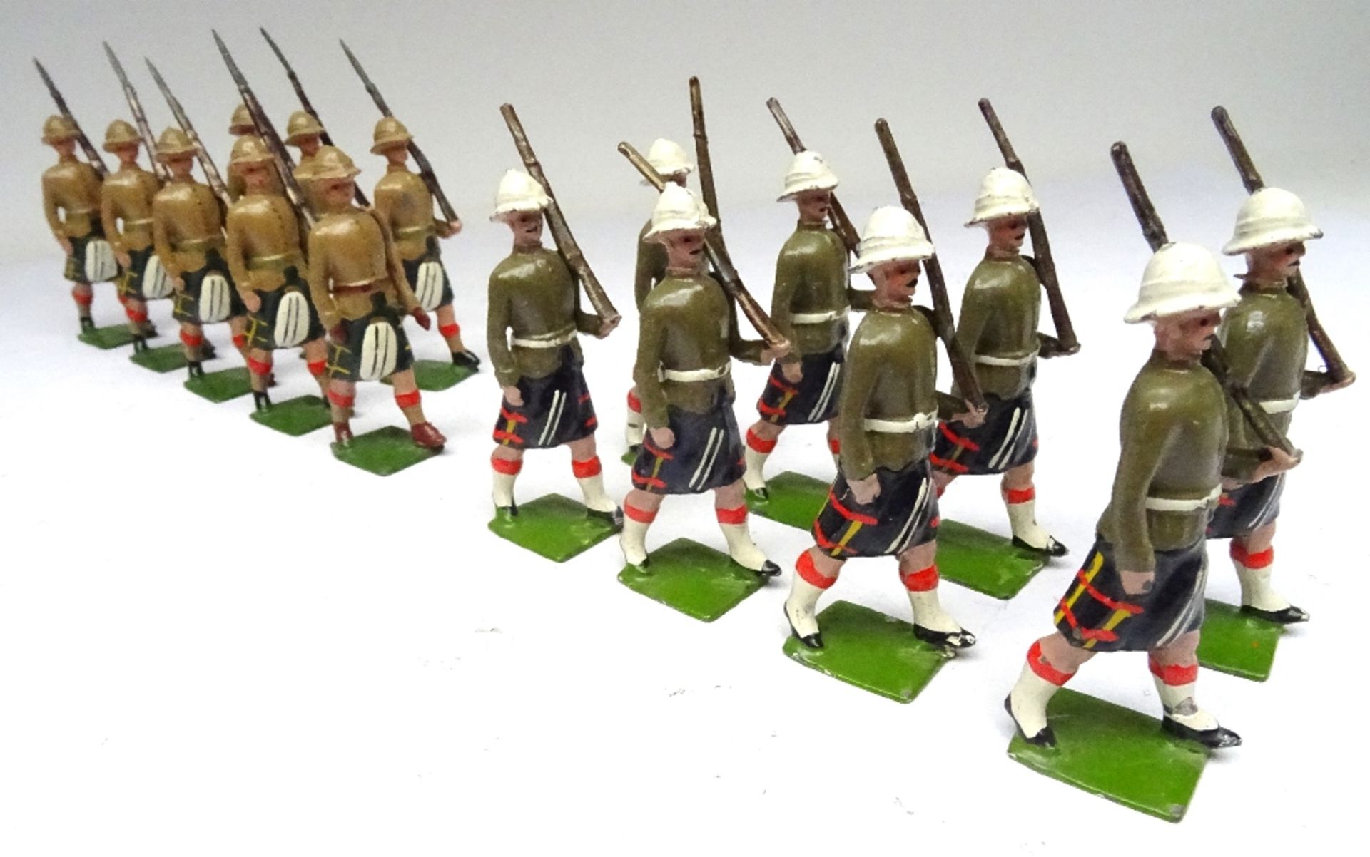 Britains set 114, Cameron Highlanders in service dress - Image 3 of 9