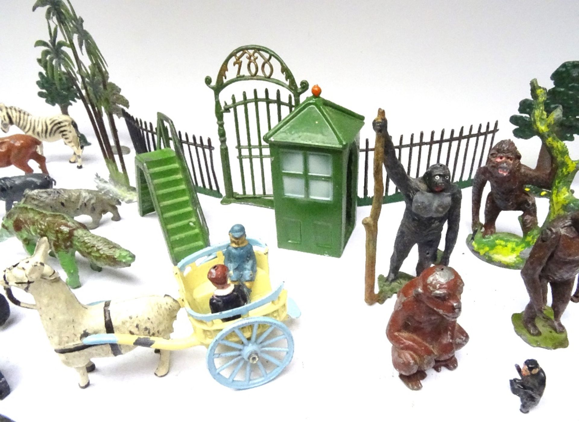 Britains and other Small Zoo Animals, Keepers and Accessories - Image 3 of 6