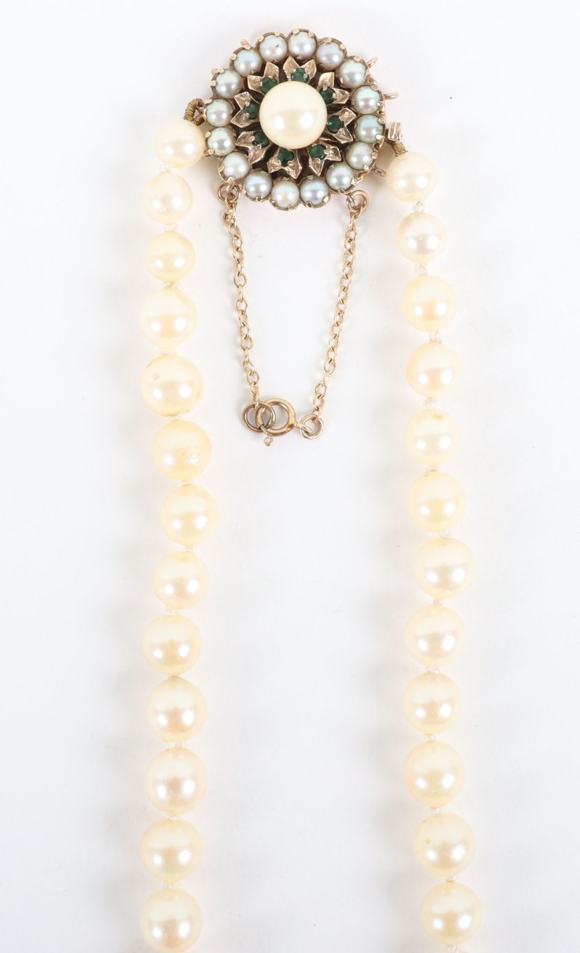 A 20th century 9ct gold and pearl necklace, London 1964 - Image 2 of 4
