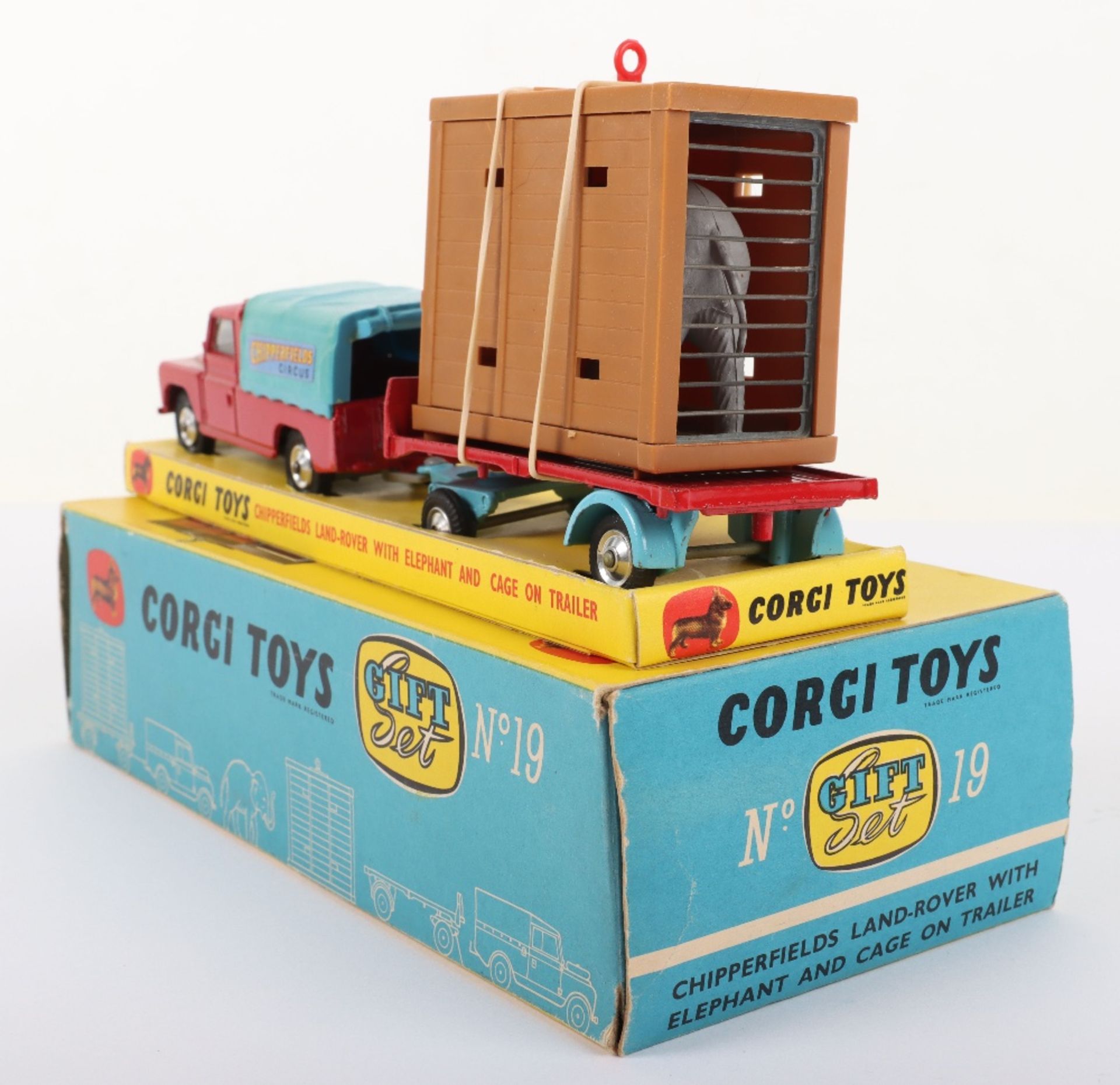 Corgi Toys Gift Set 19 Chipperfield’s Circus Land-Rover with Elephant and Cage on Trailer - Bild 3 aus 4
