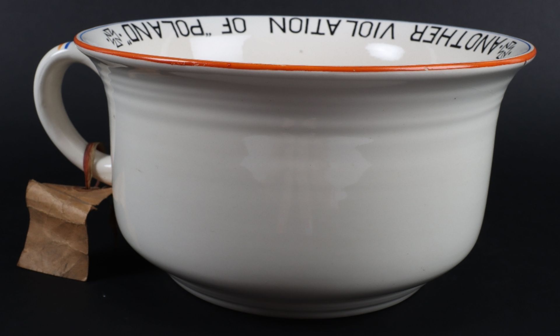 Fieldings Crown Devon WW2 Novelty Musical Chamber Pot, ‘No. 1 Jerry’, Have This On Old Nasty - Image 3 of 5