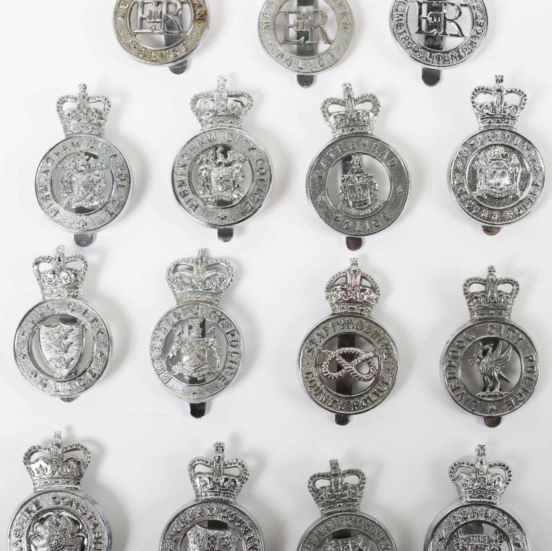 Quantity of Obsolete Queens Crown Police Cap Badges - Bild 3 aus 5