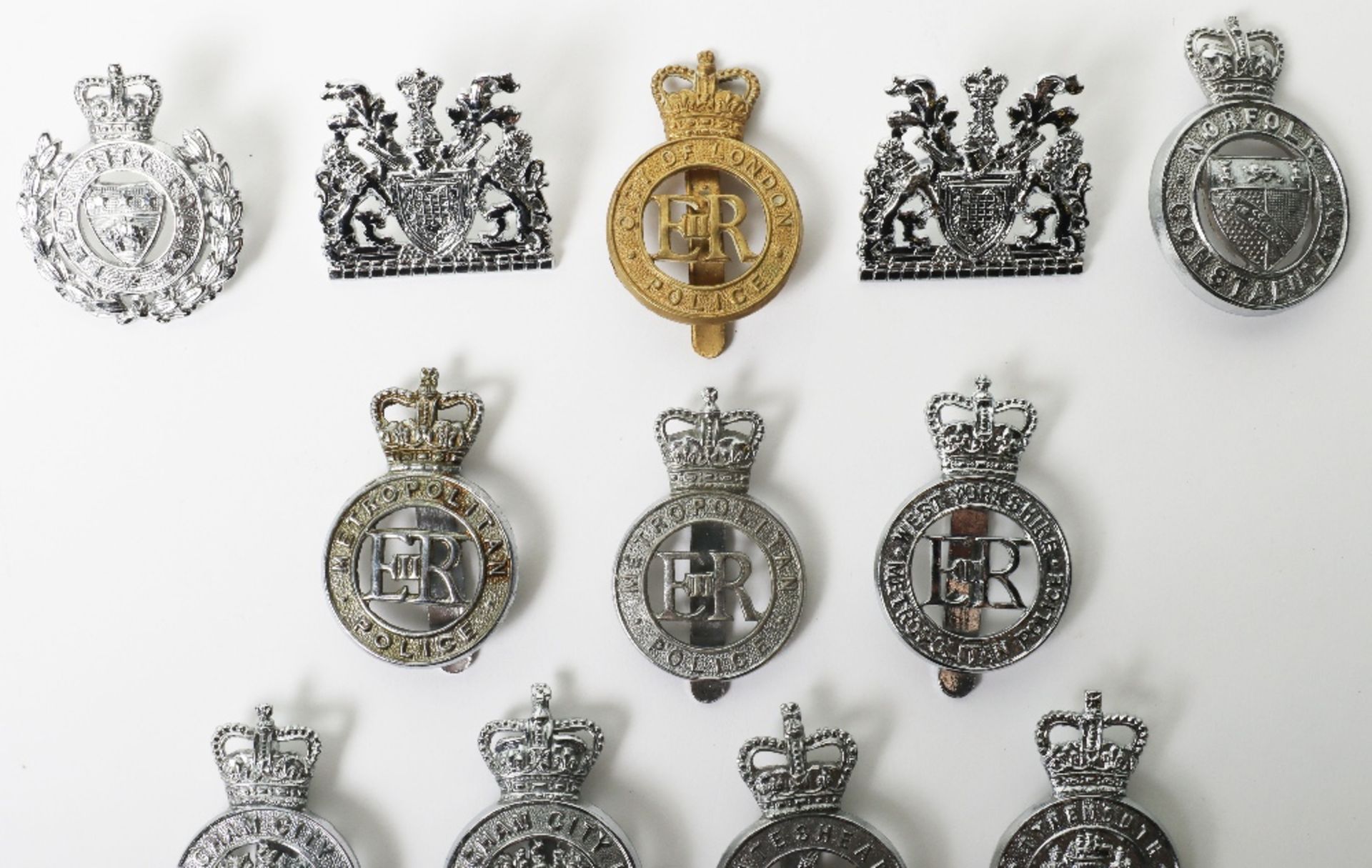 Quantity of Obsolete Queens Crown Police Cap Badges - Bild 2 aus 5