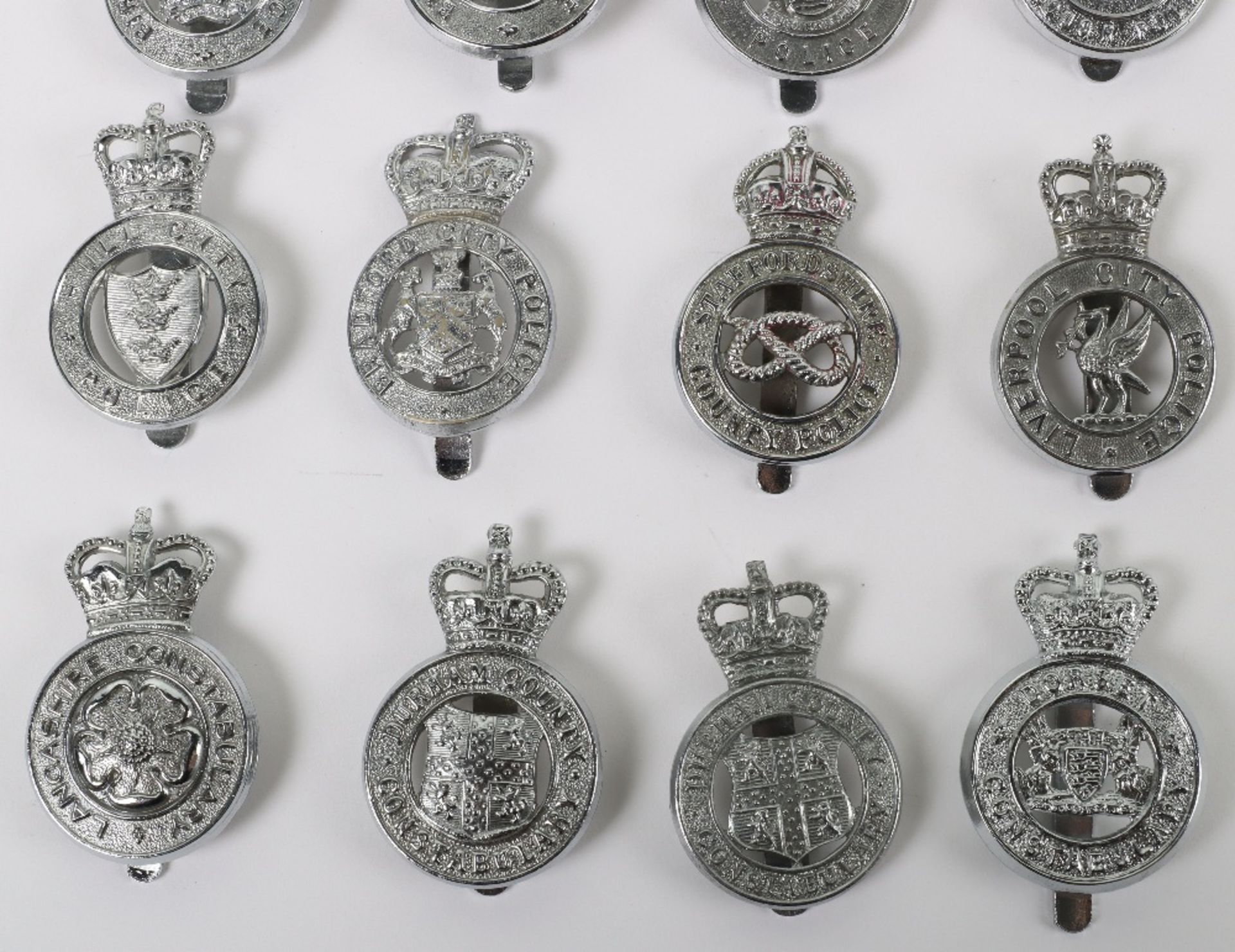 Quantity of Obsolete Queens Crown Police Cap Badges - Bild 4 aus 5