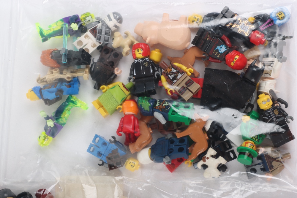 Large Quantity of Mixed Lego minifigures and bricks - Bild 8 aus 9