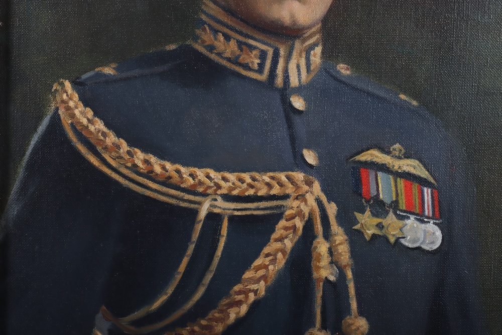 Oil Painting of Royal Air Force Officer in Full Parade Dress - Bild 3 aus 9