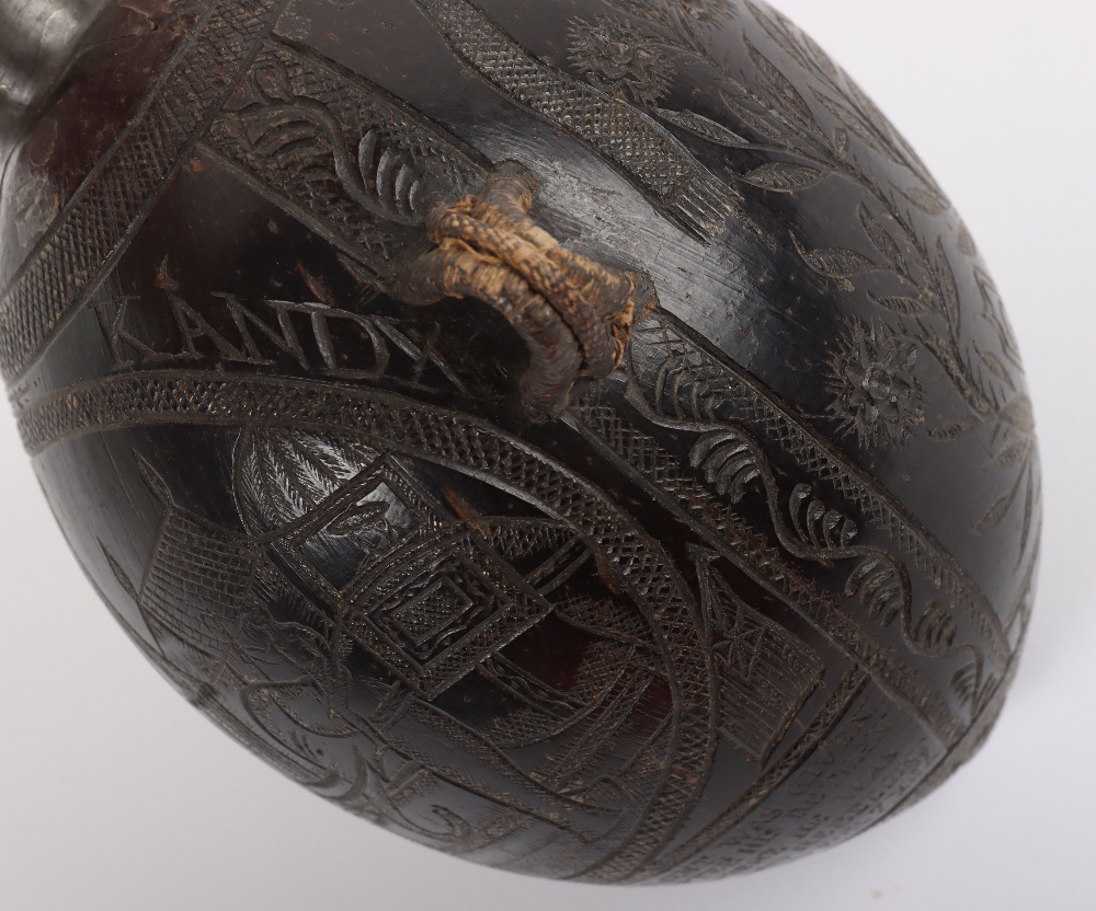 Charming Coconut Flask Souvenir ‘Bugbear’ of the 19th Regiment of Foot (the 1st York North Riding Re - Bild 6 aus 10