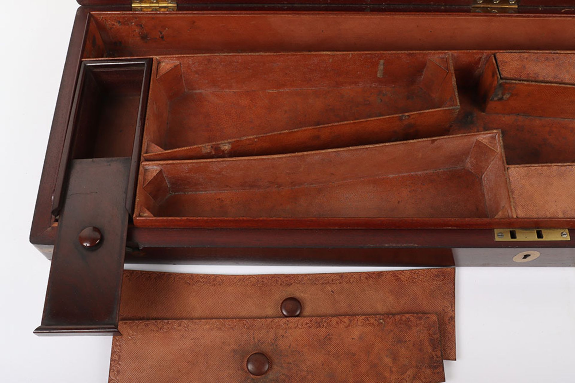 Good Brass Bound Mahogany Gun Case for a Double Barrel Percussion Gun or Rifle - Image 3 of 10