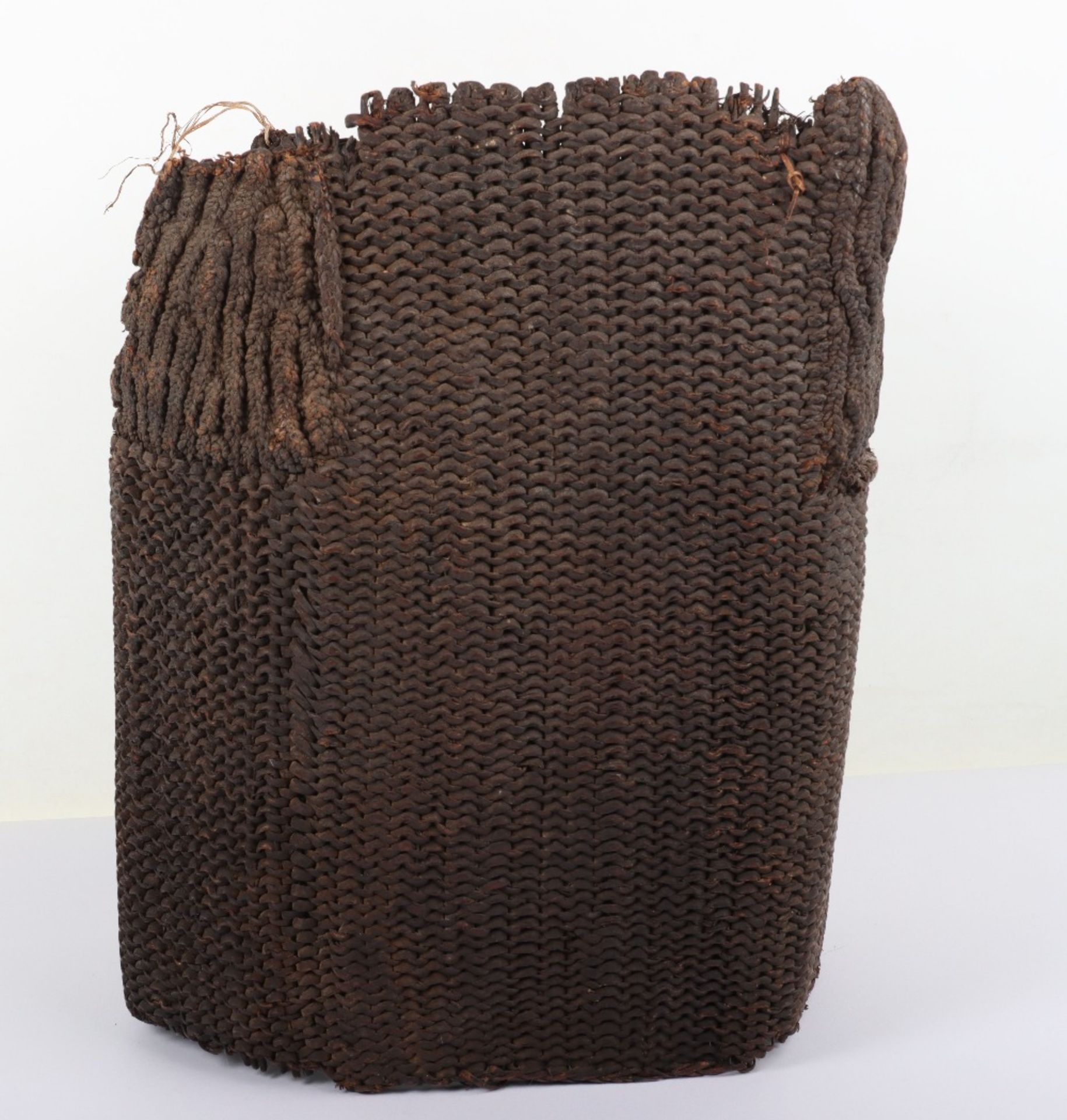 Rare Woven Coconut Fibre Body Armour from Kiribati, Oceania, Probably 18th or Early 19th Century - Bild 3 aus 4