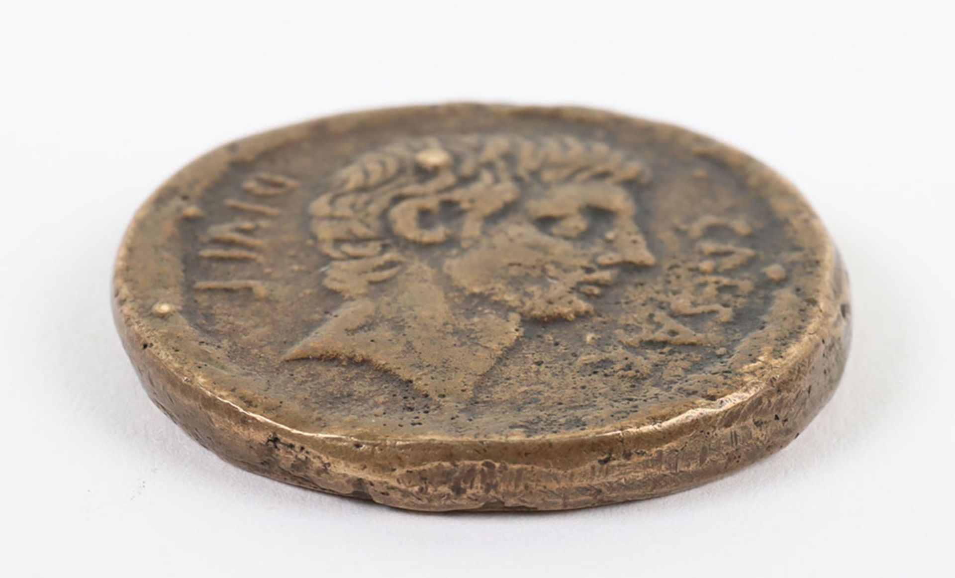 Octavian and Julius Caesar, Dupondius, Italy circa 38BC - Image 2 of 3