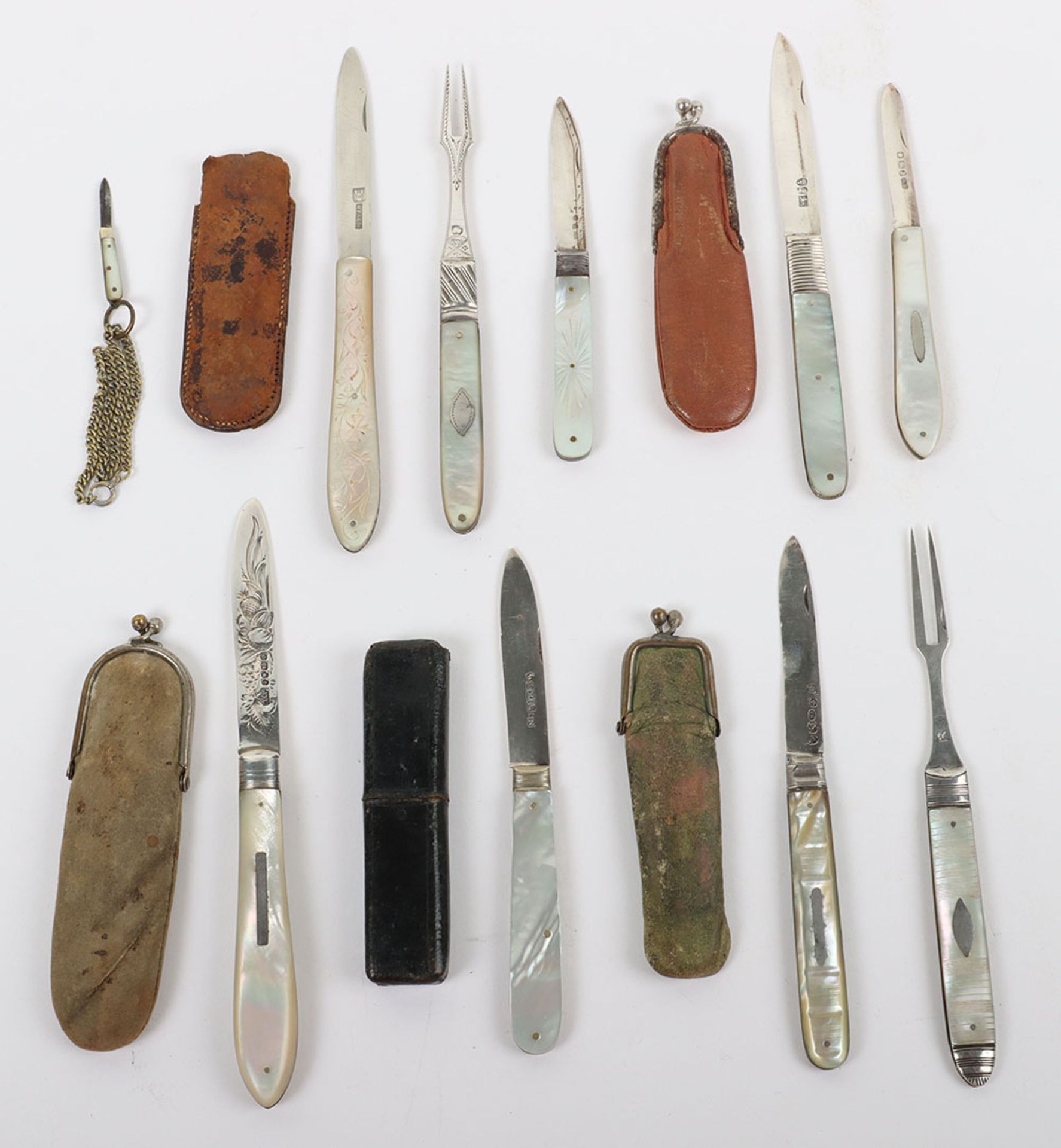 Two folding Georgian mother of pearl silver forks and five folding knives with covers - Image 2 of 10