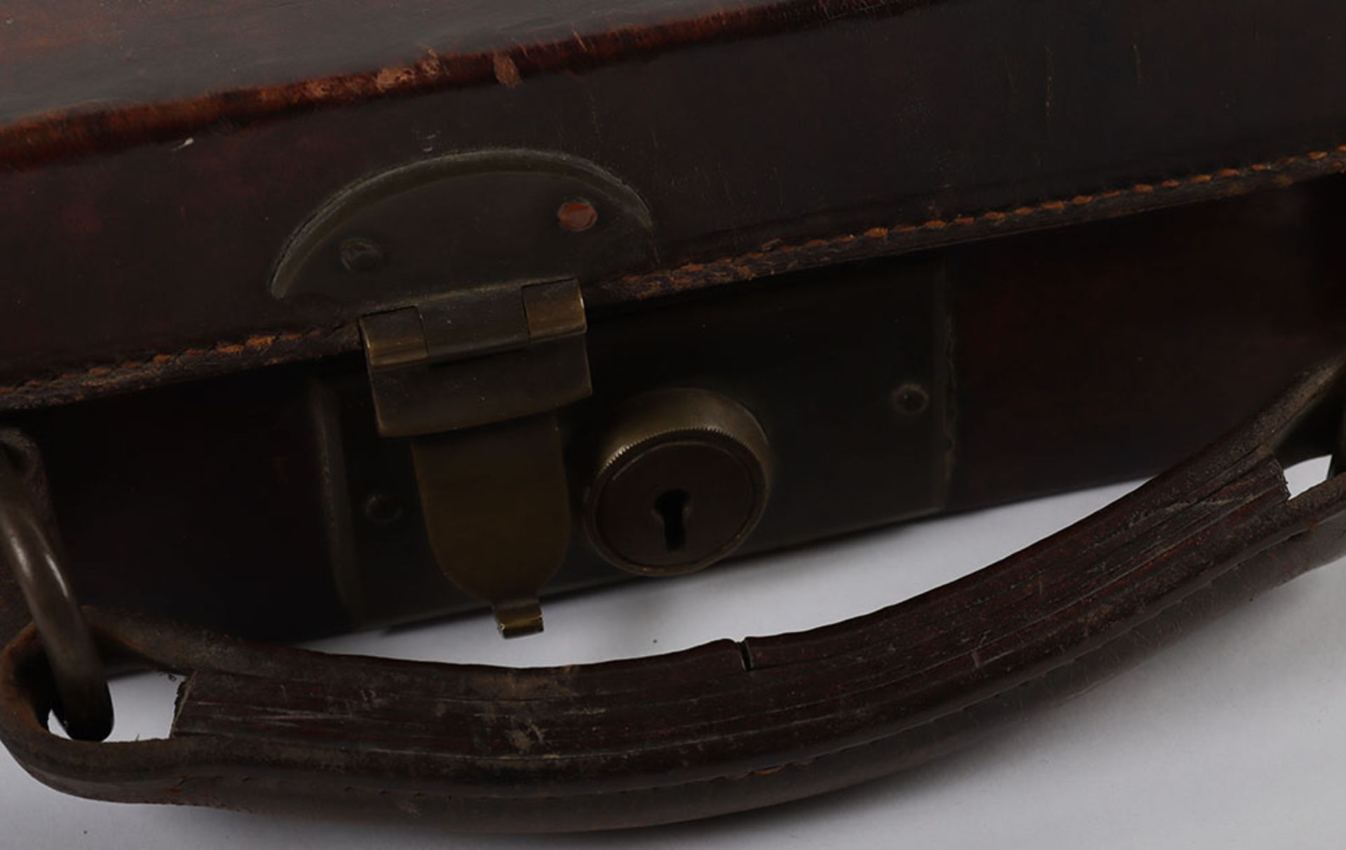 20th century leather and brass mounted single gun case - Image 5 of 9