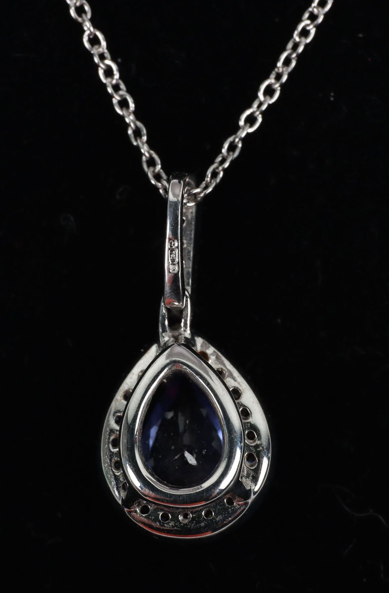 An 18ct white gold diamond and tanzanite pendant necklace - Image 2 of 4