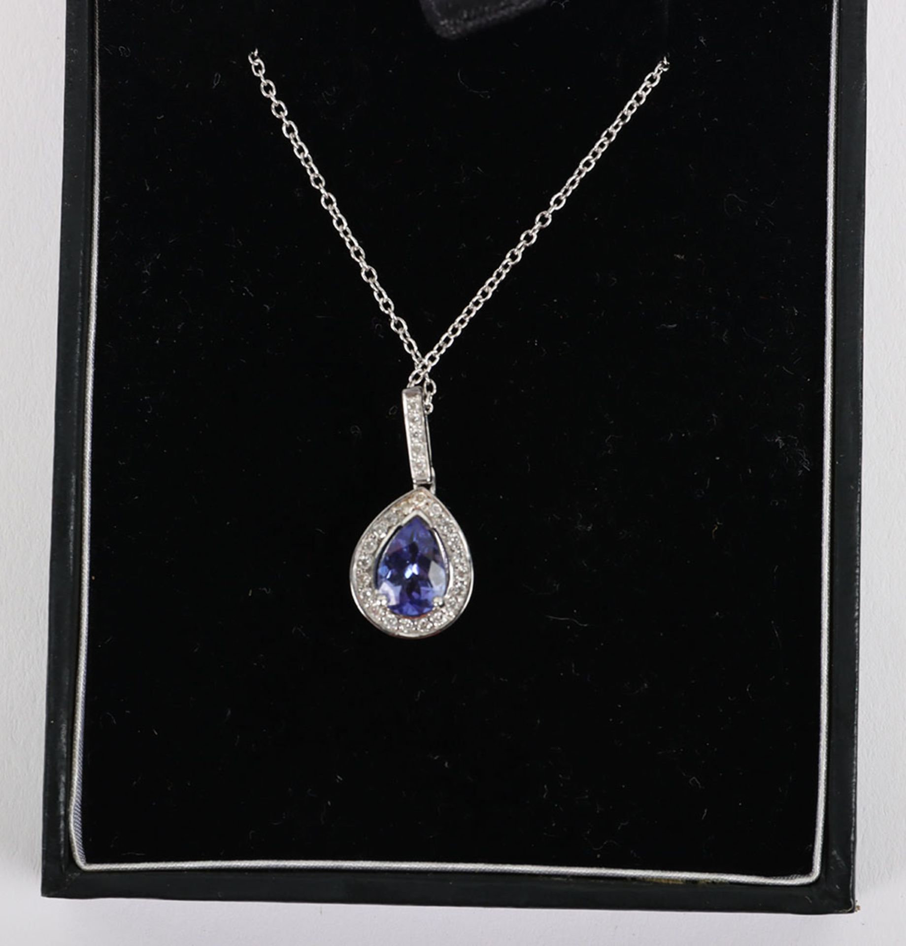 An 18ct white gold diamond and tanzanite pendant necklace - Image 4 of 4