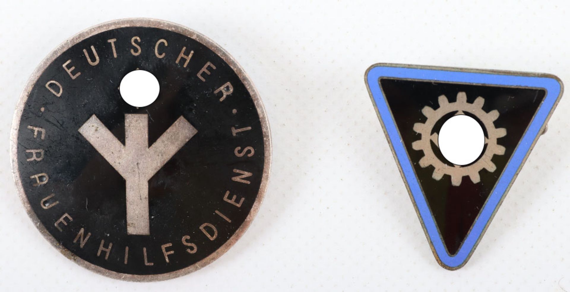 Third Reich Deutscher Frauenhilfsdienst Enamel Badge