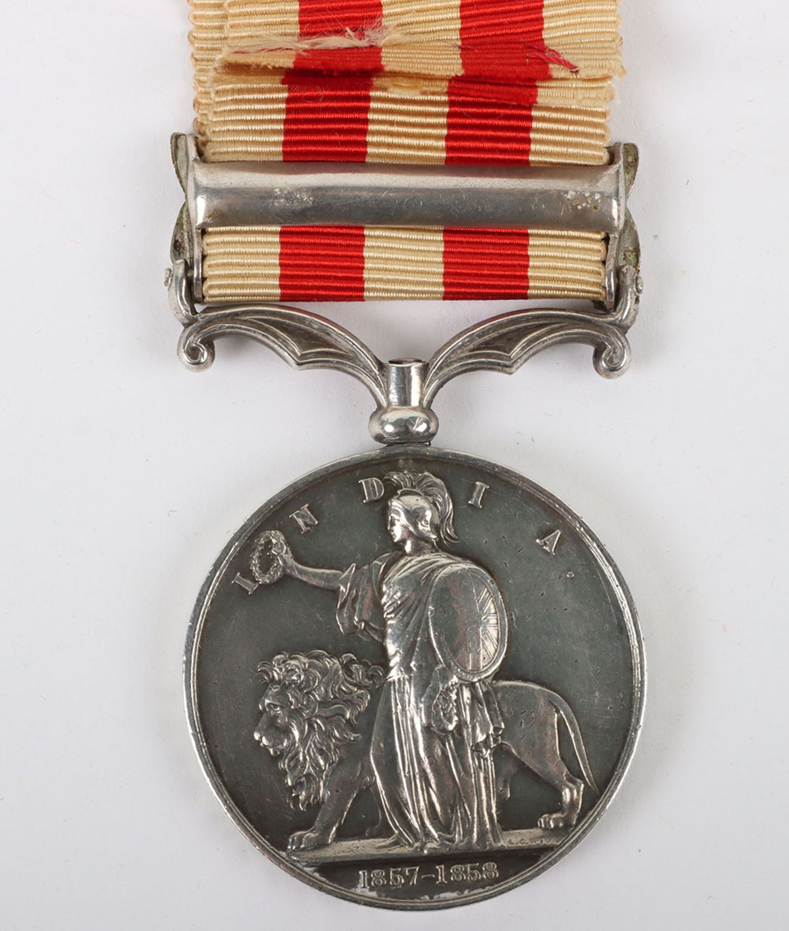 Indian Mutiny Medal Awarded to a Corporal of the 8th (Kings) Regiment Who Was Killed in Action Durin - Bild 2 aus 6