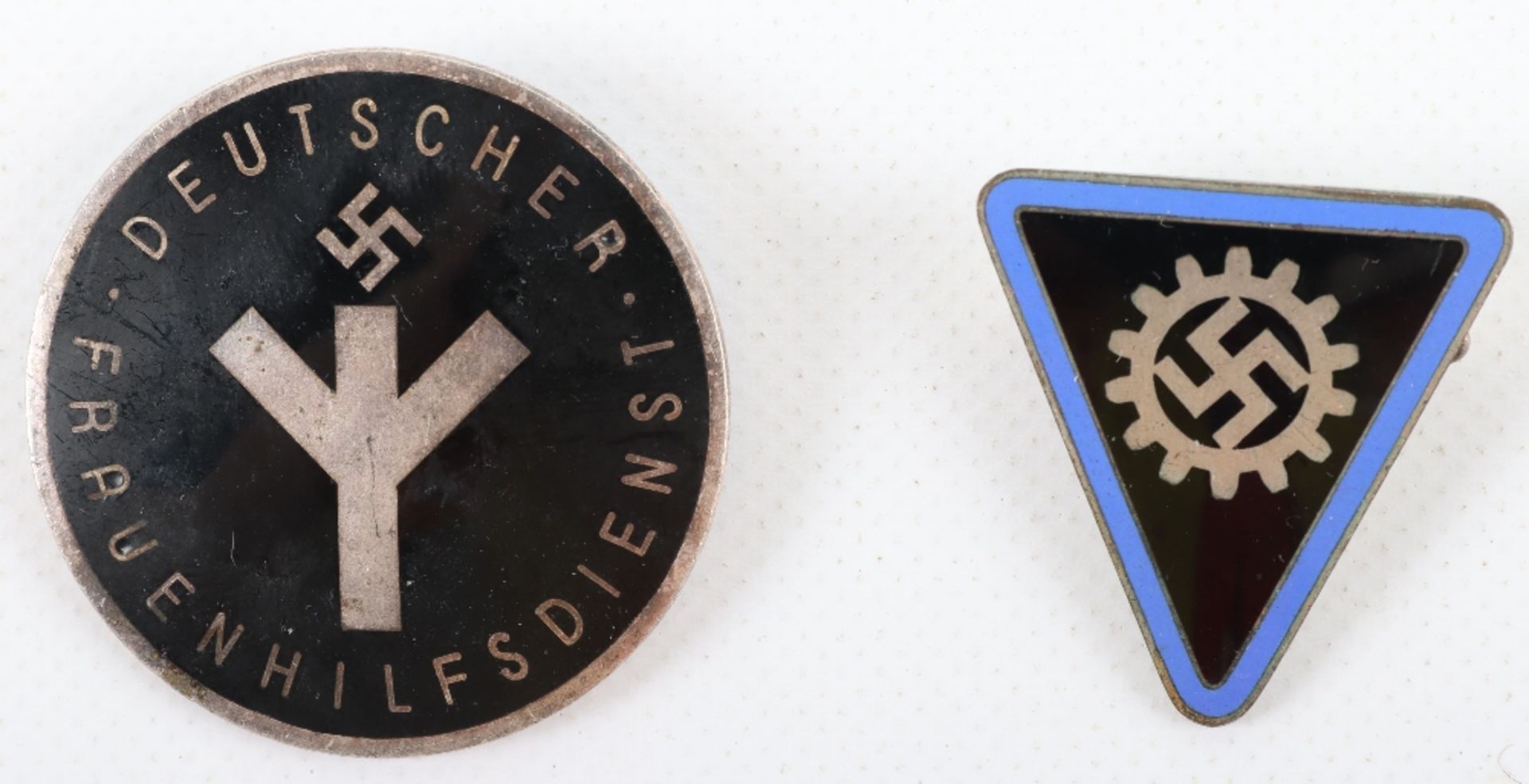Third Reich Deutscher Frauenhilfsdienst Enamel Badge - Bild 2 aus 7