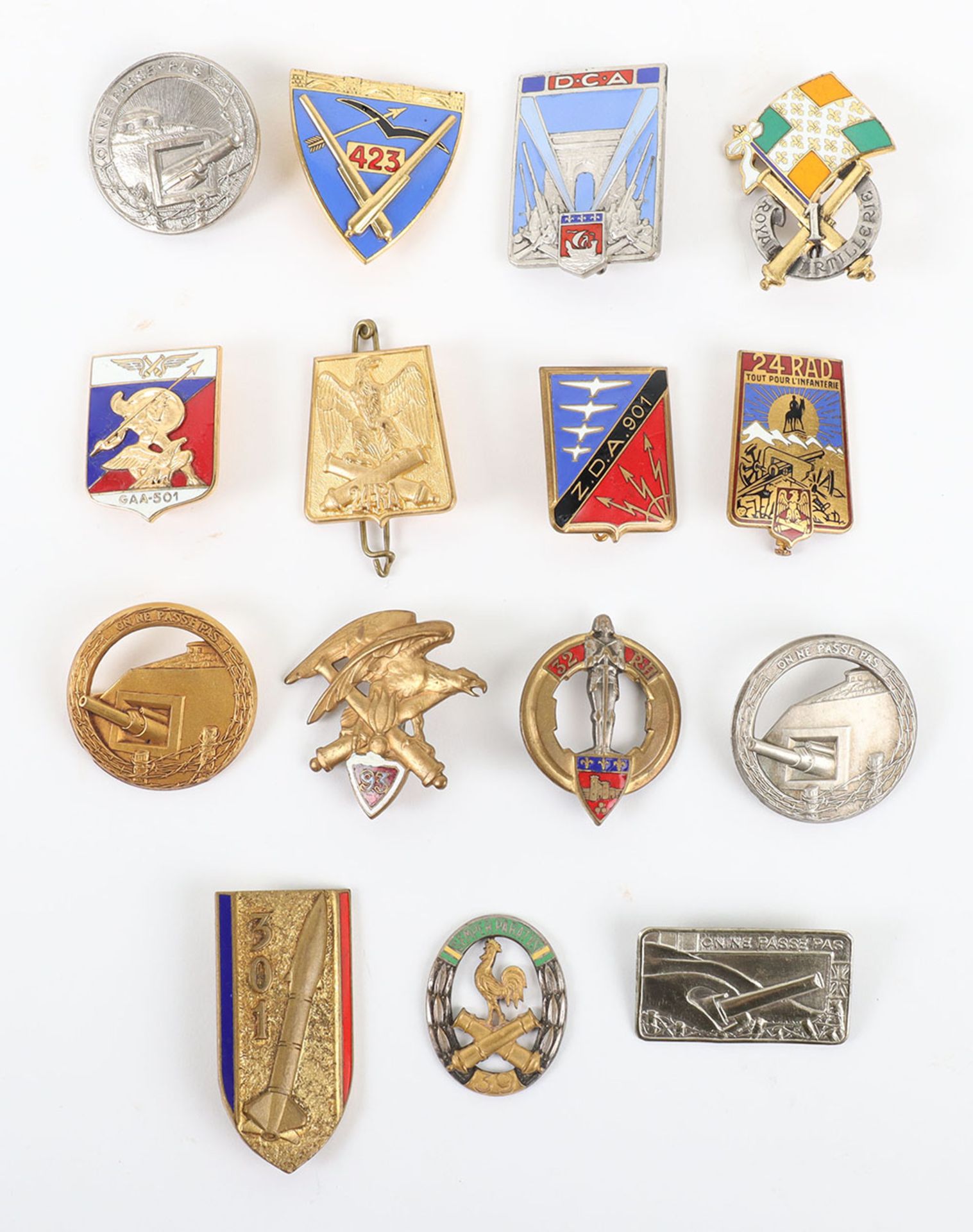 15x French Artillery and Anti-Aircraft Artillery Unit Badges