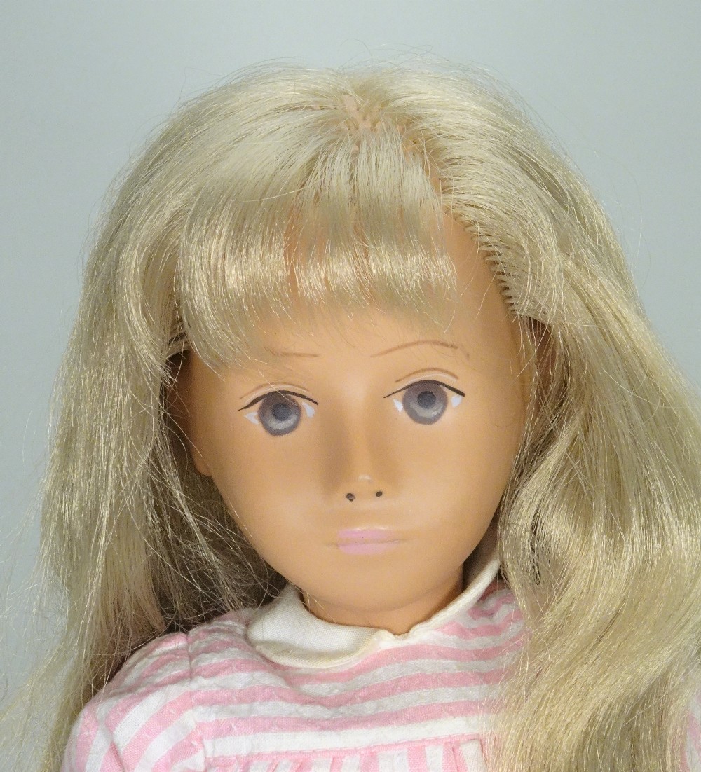 Scarce Sasha Gotz blonde pale skinned girl doll with saucer eyes, Swiss late 1960s, - Image 2 of 2