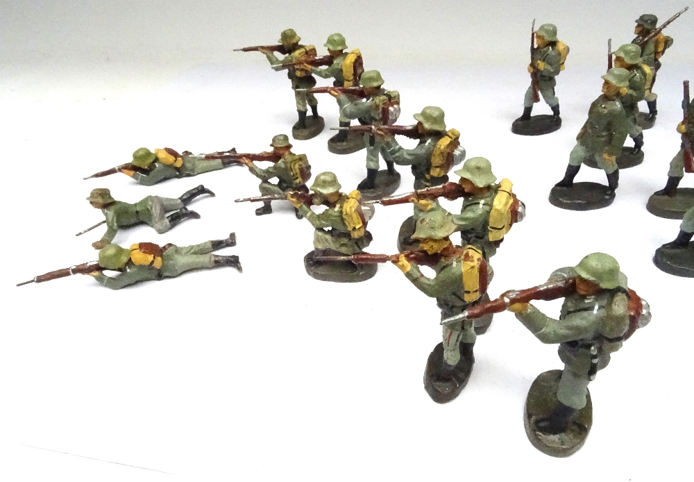 David Hawkins Collection Elastolin 70mm scale WWI German Army Infantry advancing - Image 3 of 6