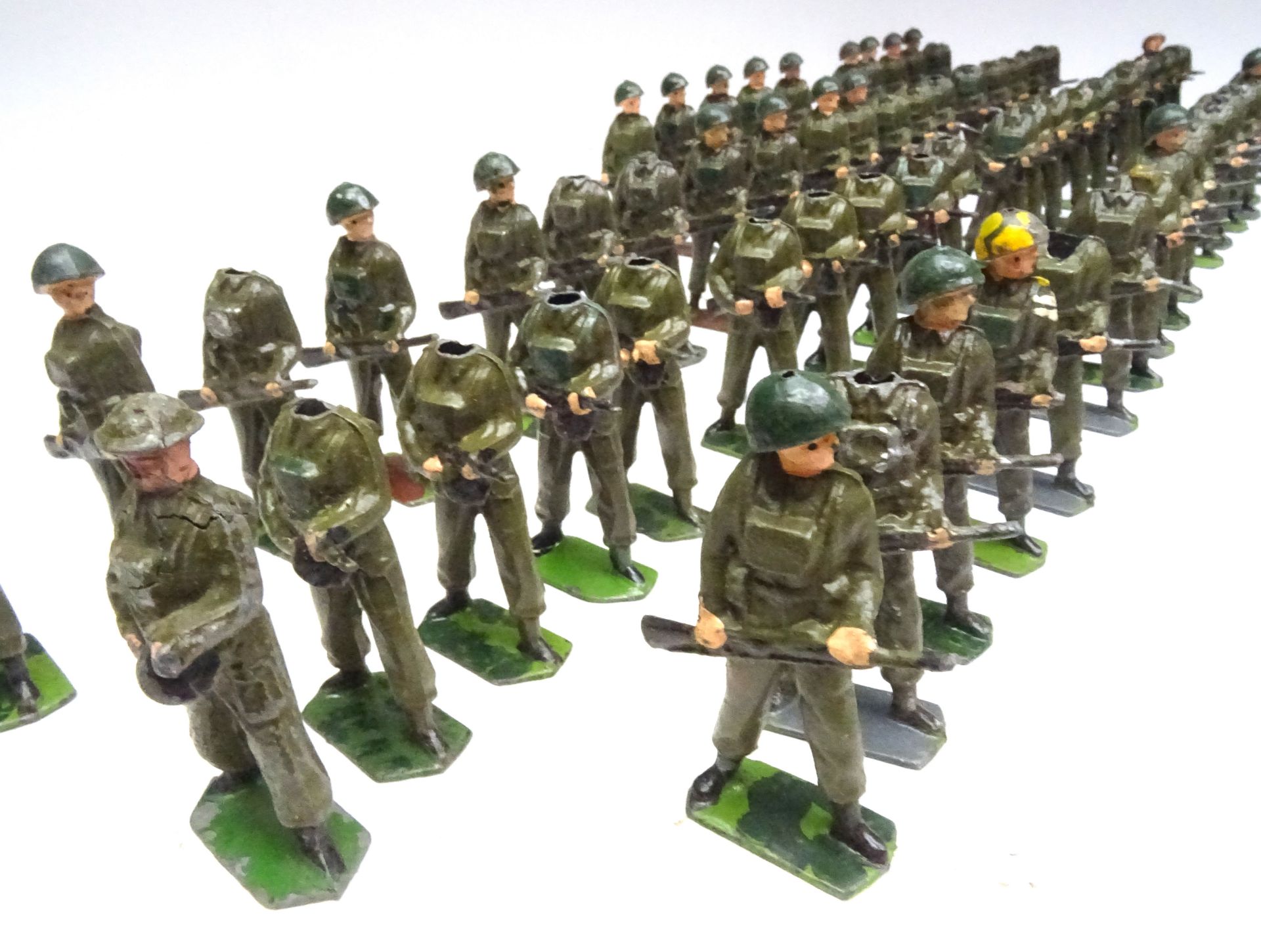 Miscellaneous toy soldiers including many Britains second grade - Bild 10 aus 12