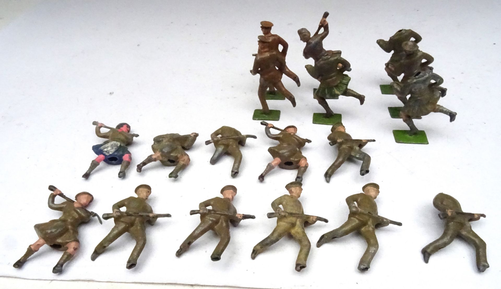 Miscellaneous toy soldiers including many Britains second grade - Bild 4 aus 12