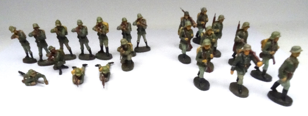 David Hawkins Collection Elastolin 70mm scale WWI German Army Infantry advancing - Image 6 of 6