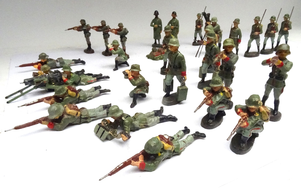 David Hawkins Collection Elastolin 70mm scale WWI German Army early figures - Image 2 of 3