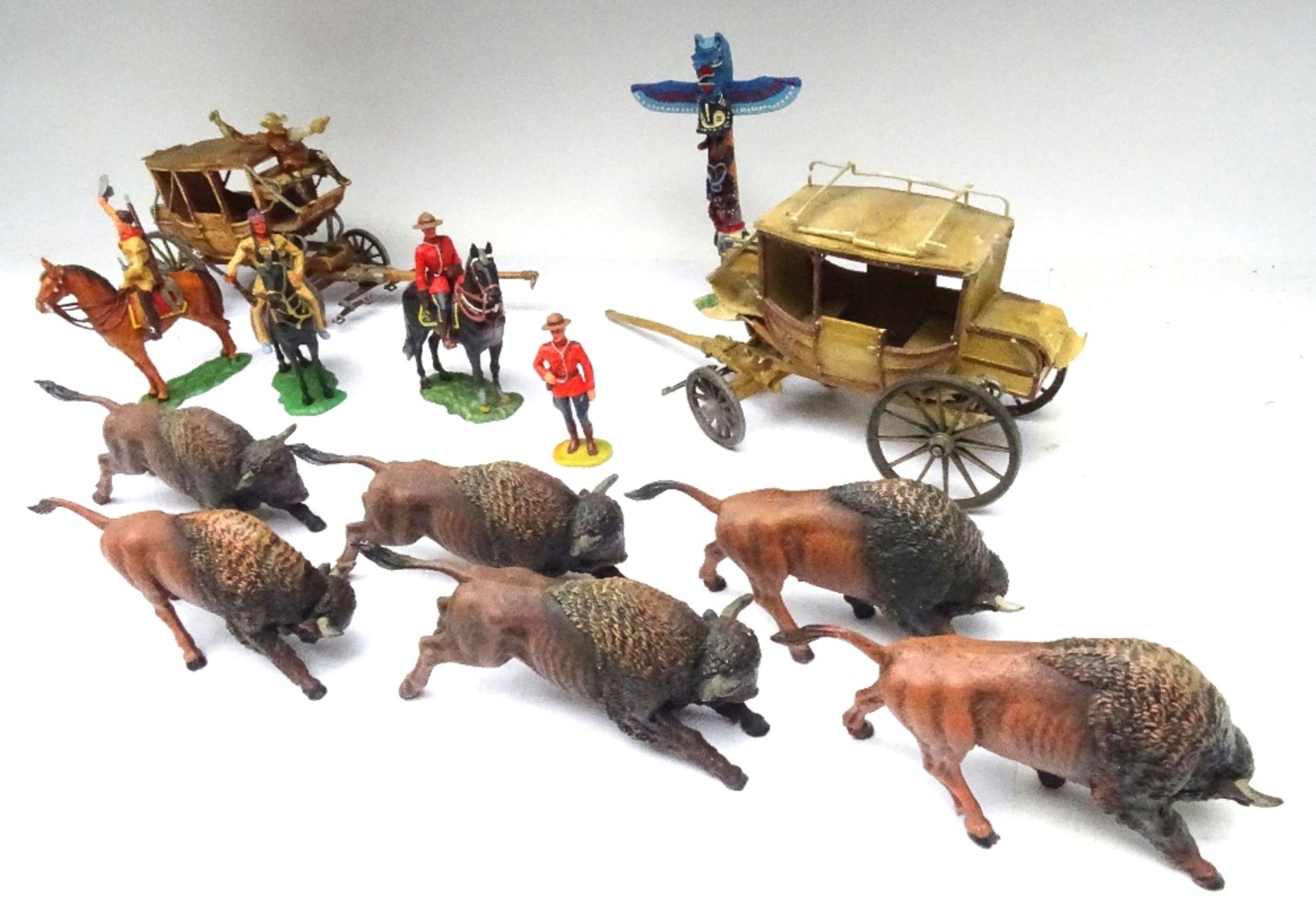 David Hawkins Collection Elastolin 70mm scale plastic Wild West Stage Coaches - Bild 2 aus 3