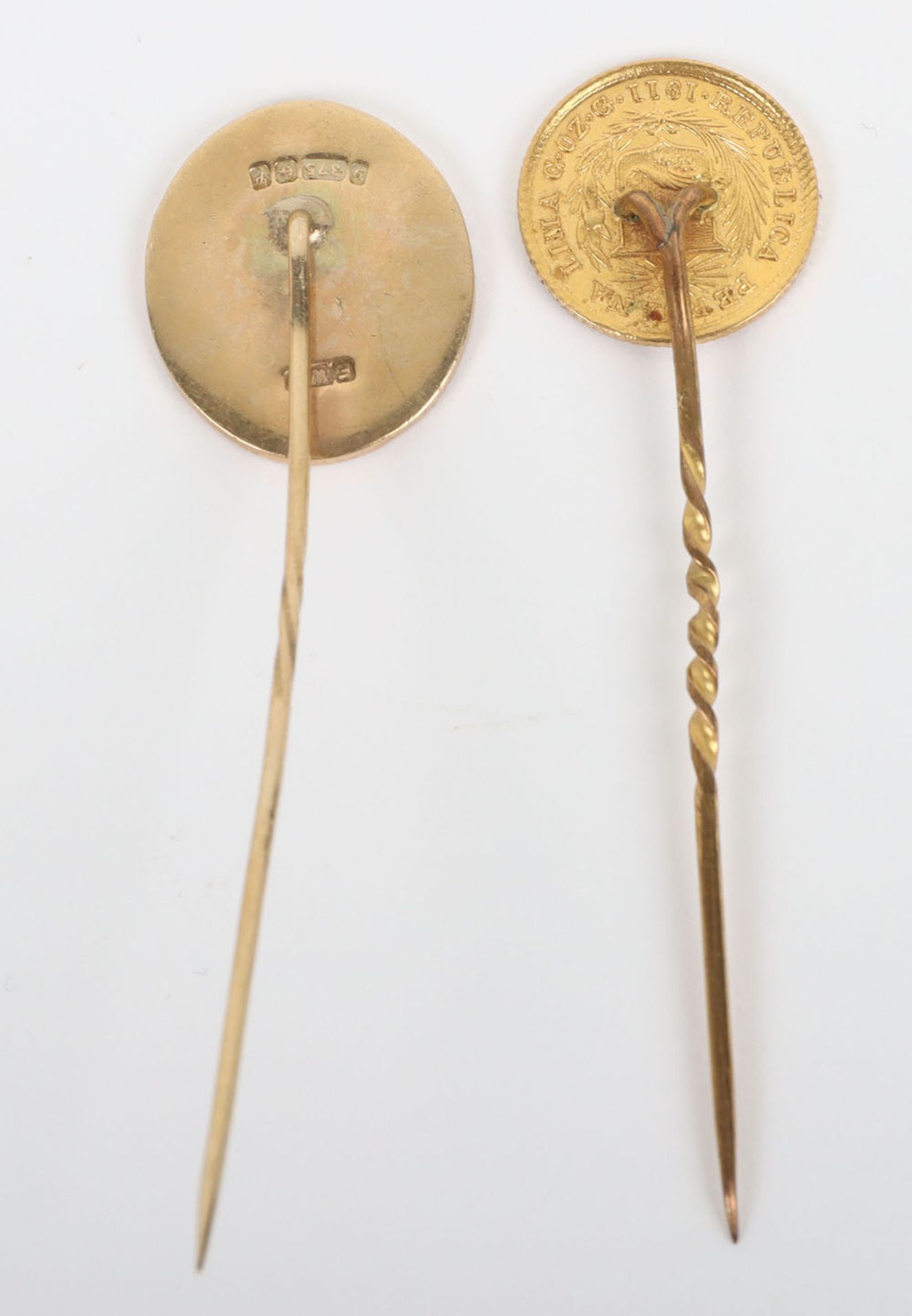 Two gold stick pins including a Peru 1911 1/5 Libra coin (.917) mounted on pin and a 9ct gold herald - Image 4 of 4