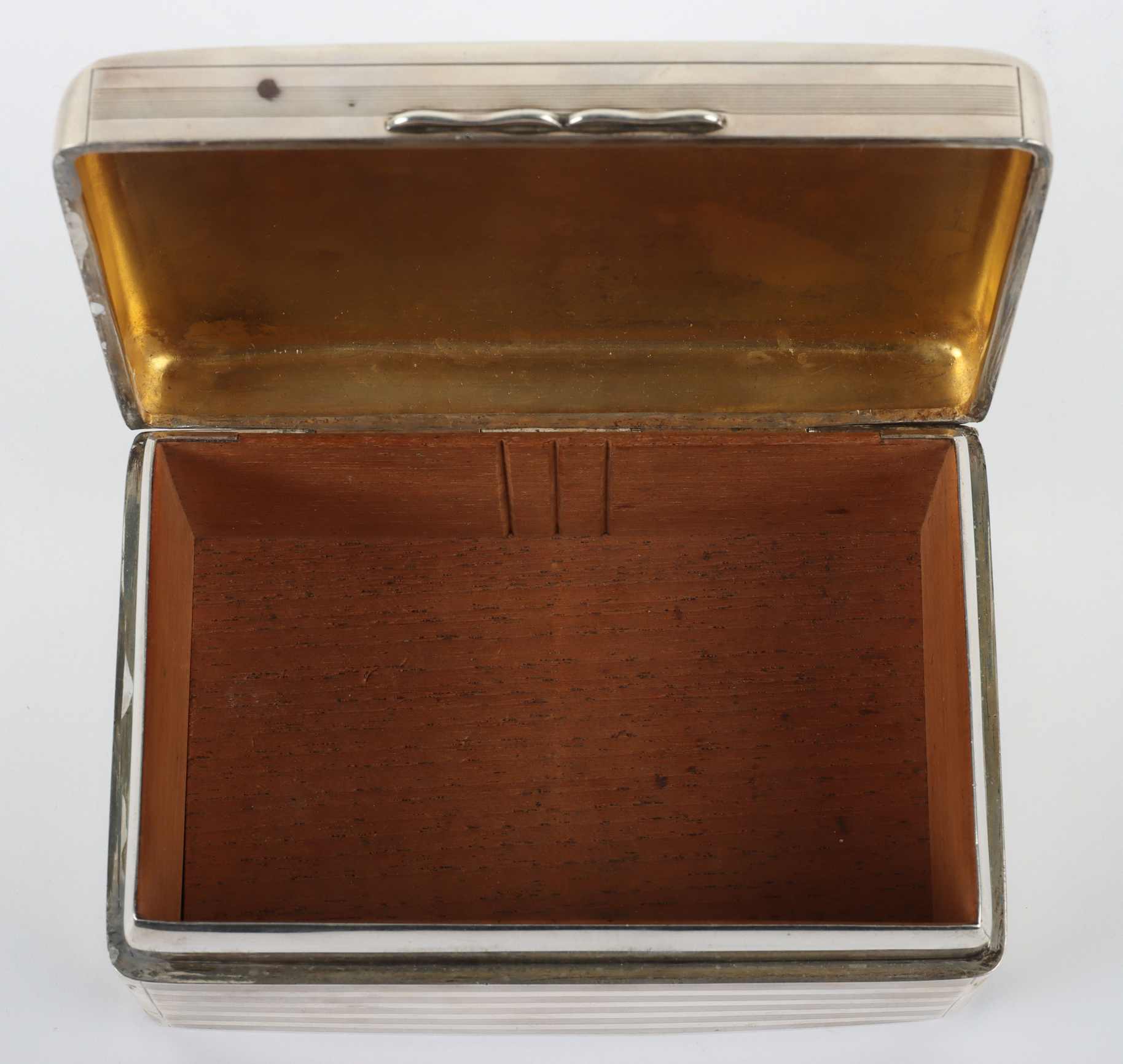 An early 20th century silver cigarette box, A&J Zimmerman, Birmingham - Image 9 of 9