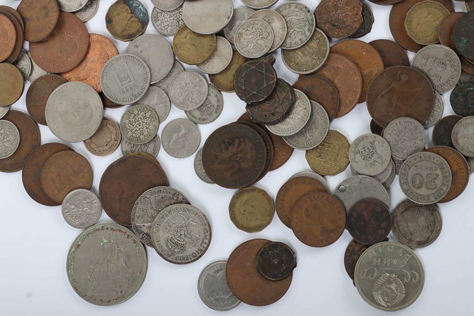 A selection of various coins including Victoria Florin 1883 - Bild 3 aus 5