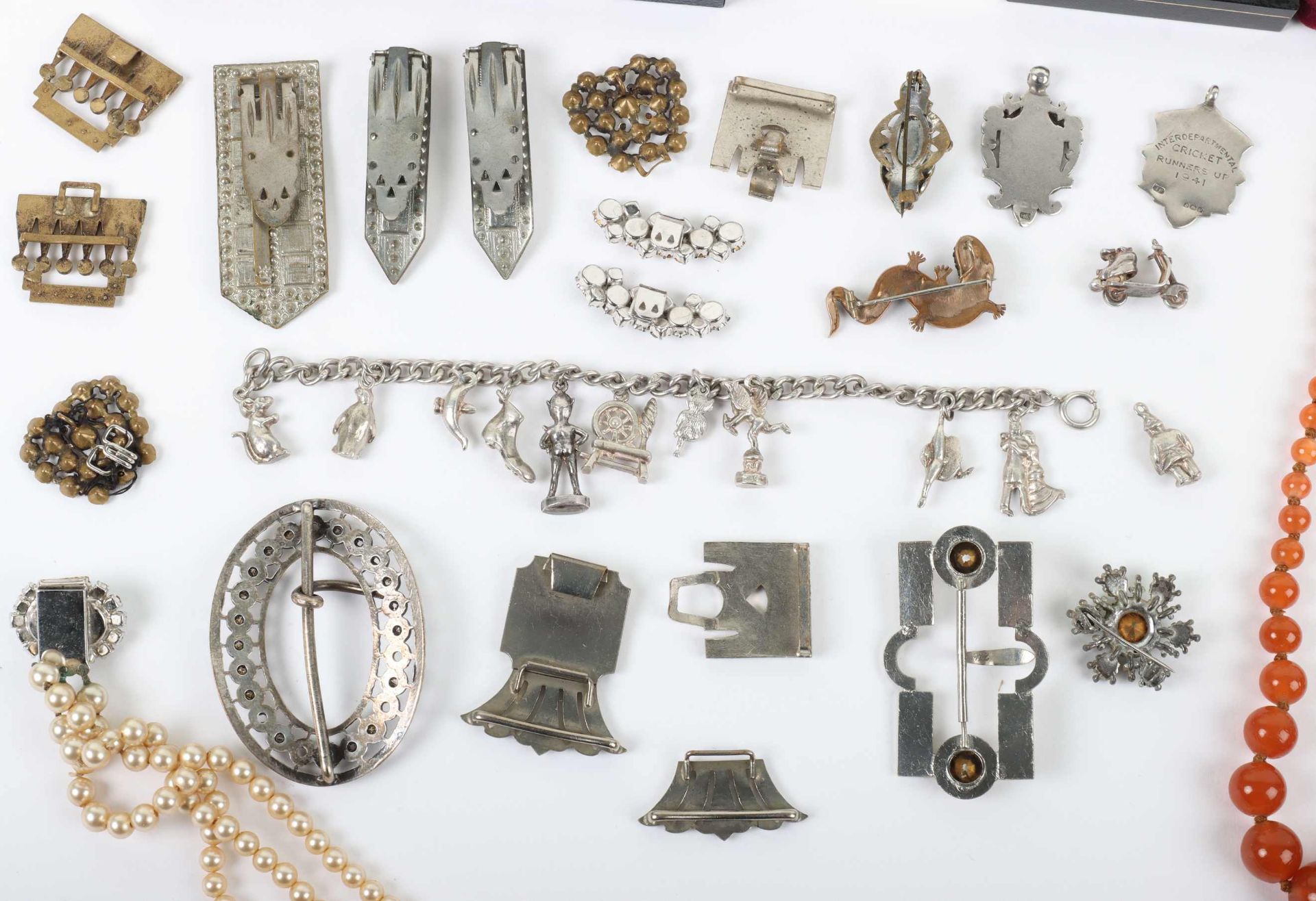Mixed jewellery including a silver charm bracelet - Image 7 of 9