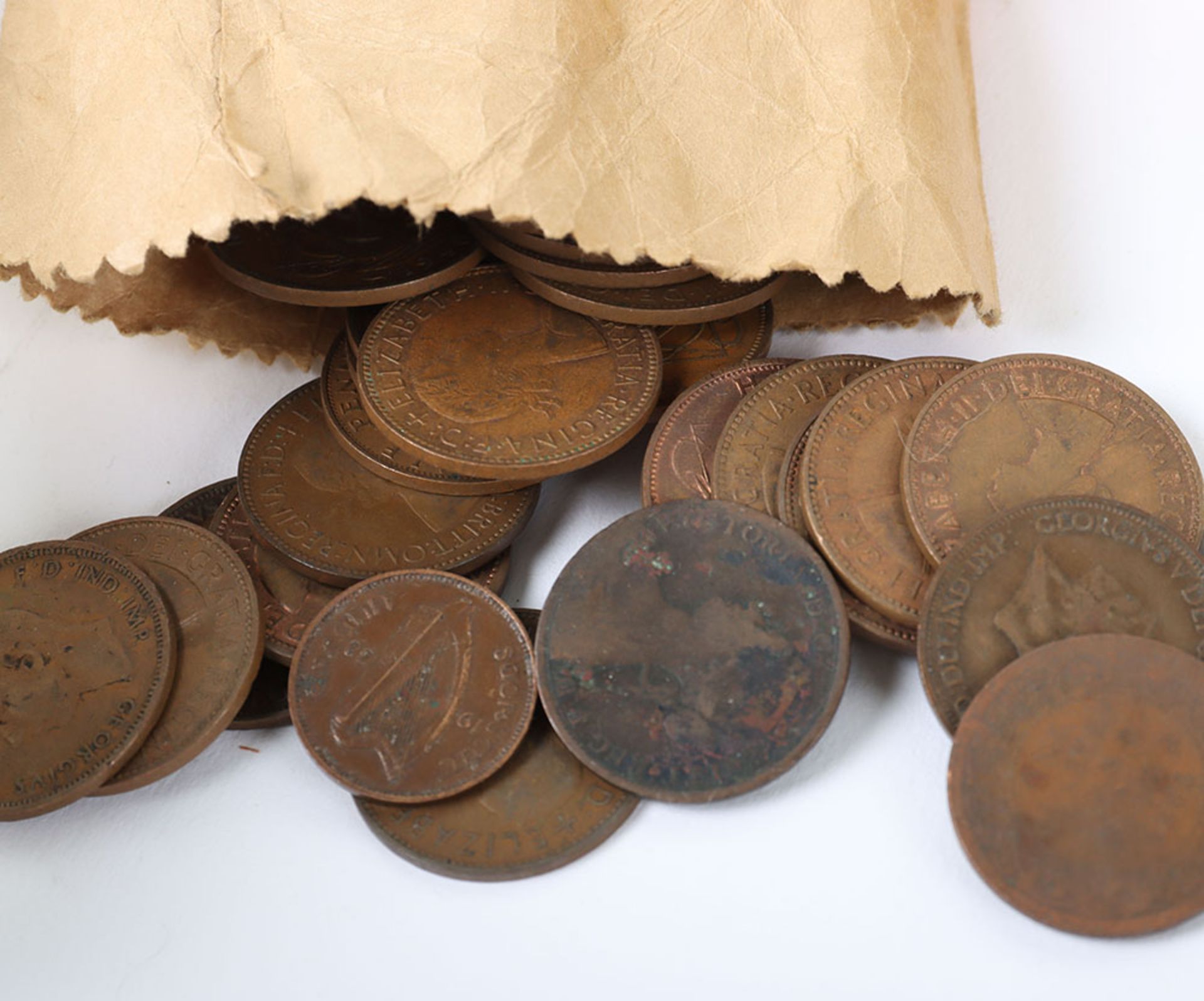 A large quantity of European and World coinage, mostly 20th century - Bild 4 aus 11