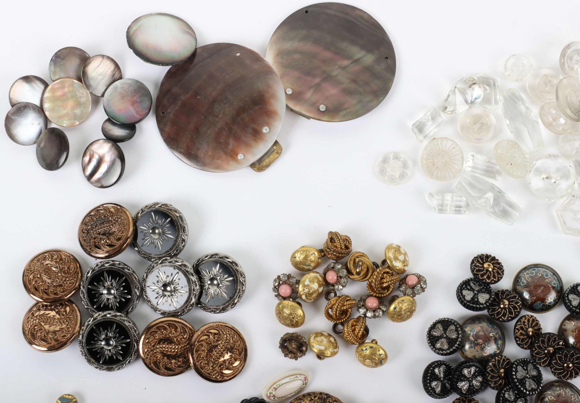 A good selection of dress buttons - Image 5 of 11
