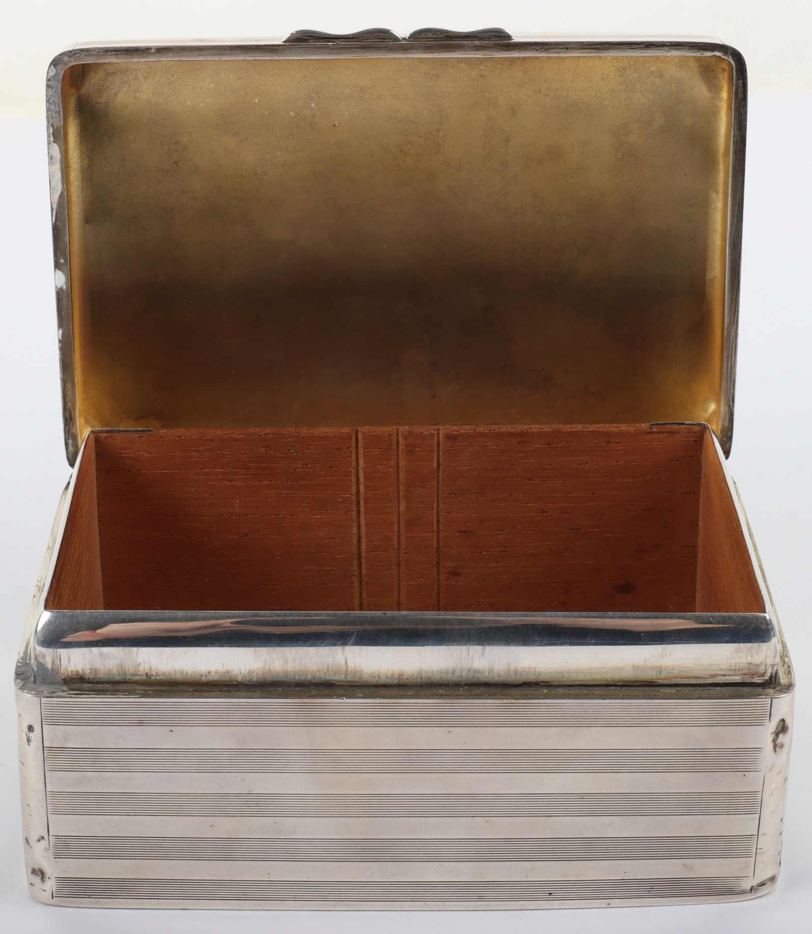 An early 20th century silver cigarette box, A&J Zimmerman, Birmingham - Image 7 of 9