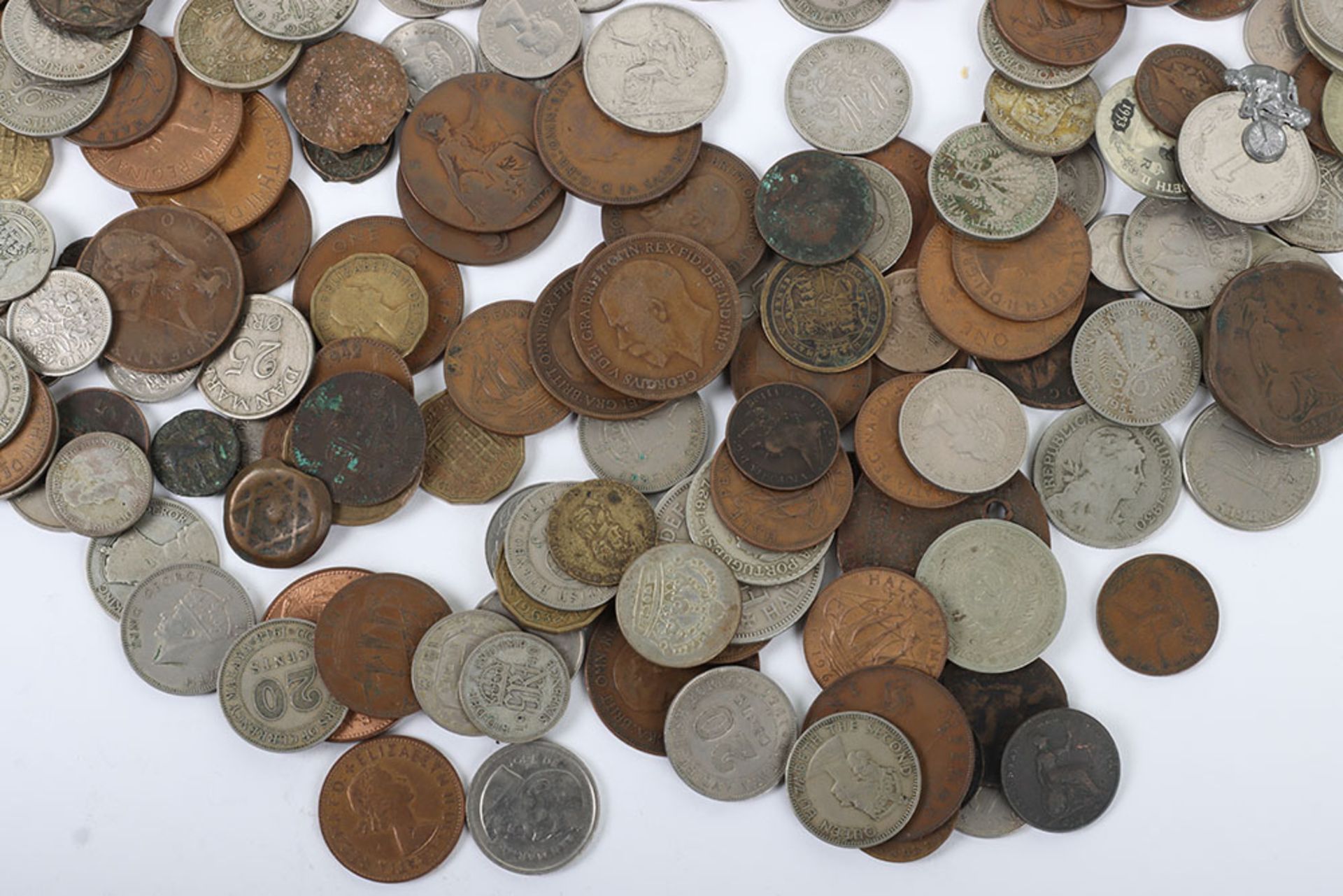 A selection of various coins including Victoria Florin 1883 - Bild 2 aus 5