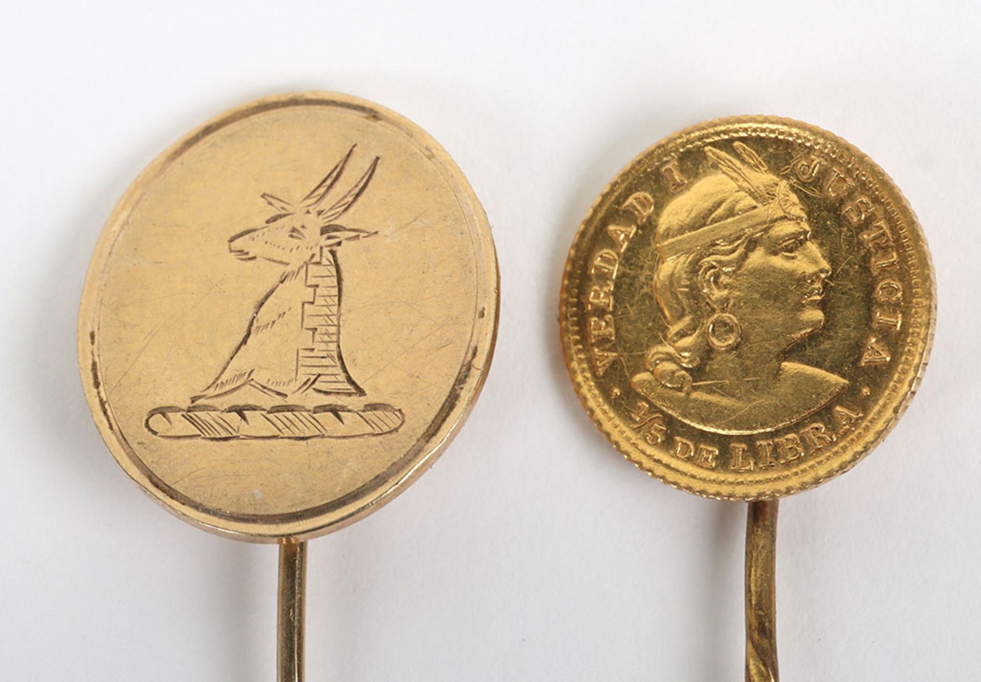 Two gold stick pins including a Peru 1911 1/5 Libra coin (.917) mounted on pin and a 9ct gold herald - Image 2 of 4