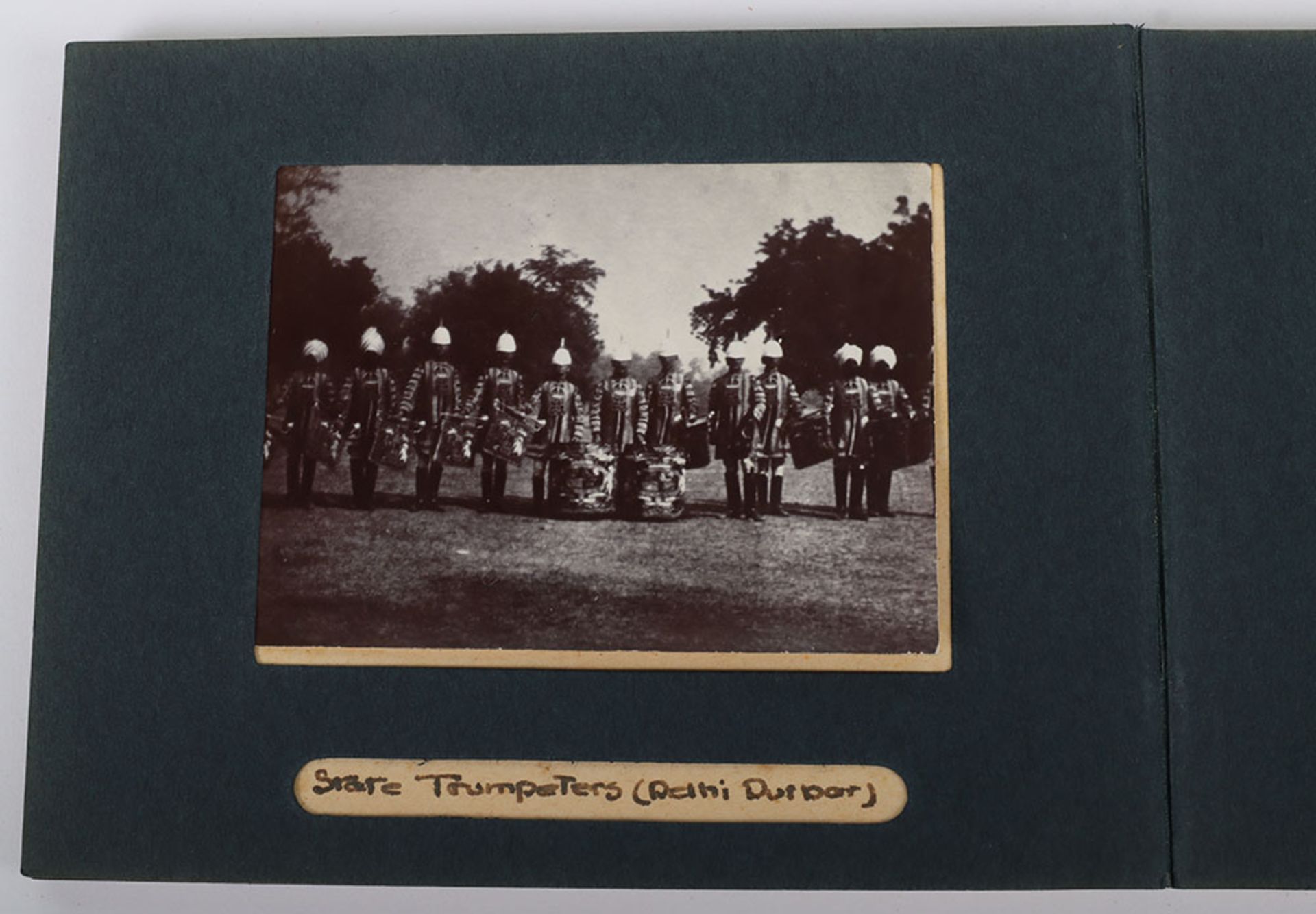 Photograph Album with images of ther Delhi Durbar, troops lining streets, Elephants, sacred cows bel - Bild 45 aus 48
