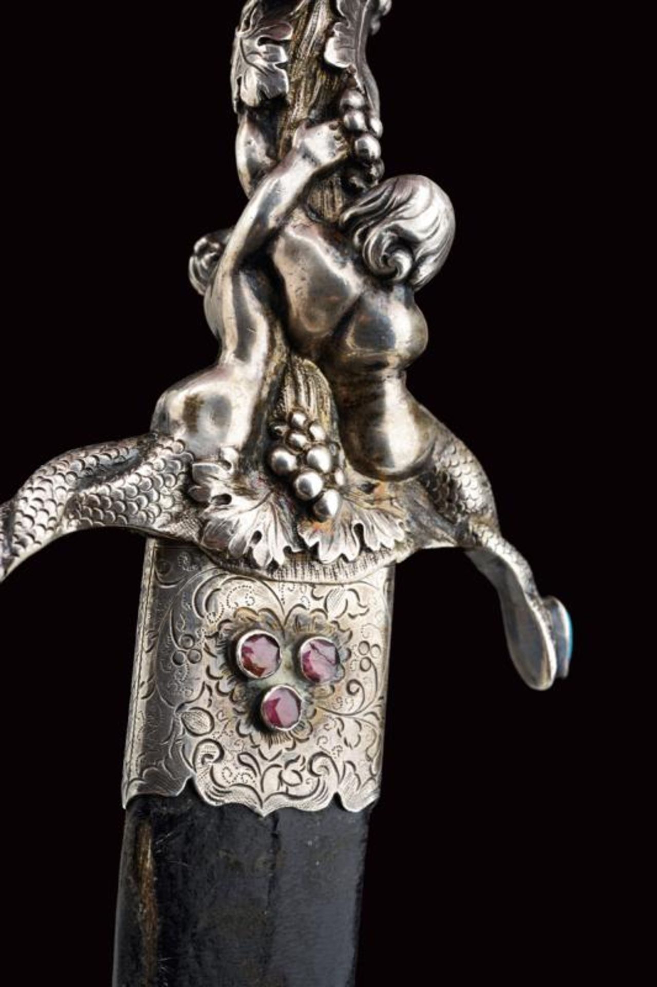 An elegant silver mounted romantic dagger - Image 3 of 9