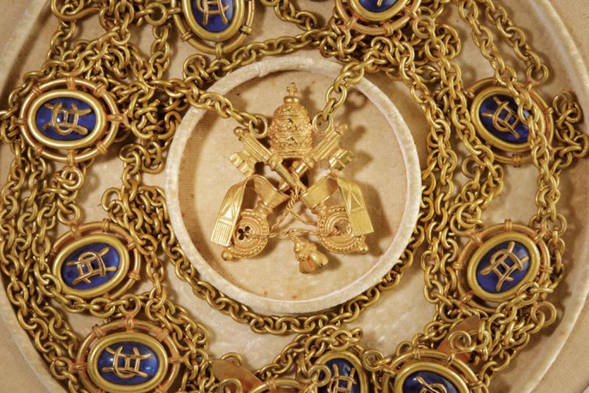 A Papal gentleman's collar from Pope Benedict XV's time - Bild 2 aus 5