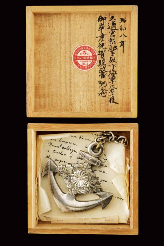 A paperweight gifted by Prince Kuni Asaakira