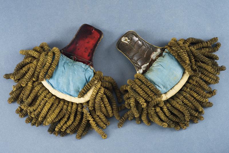 A pair of epaulets for a general of the Noble Guard - Image 3 of 3