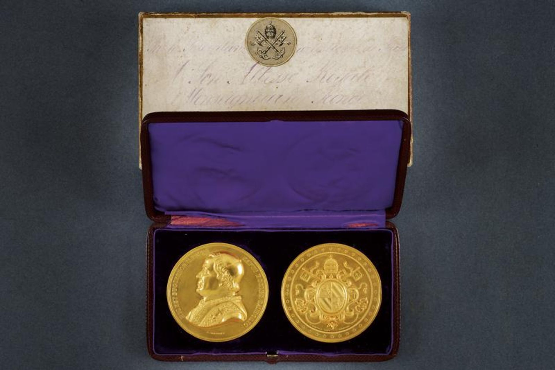 A lot of two presentation medals depicting Pope Pius IX's bust and coat of arms - Image 7 of 7