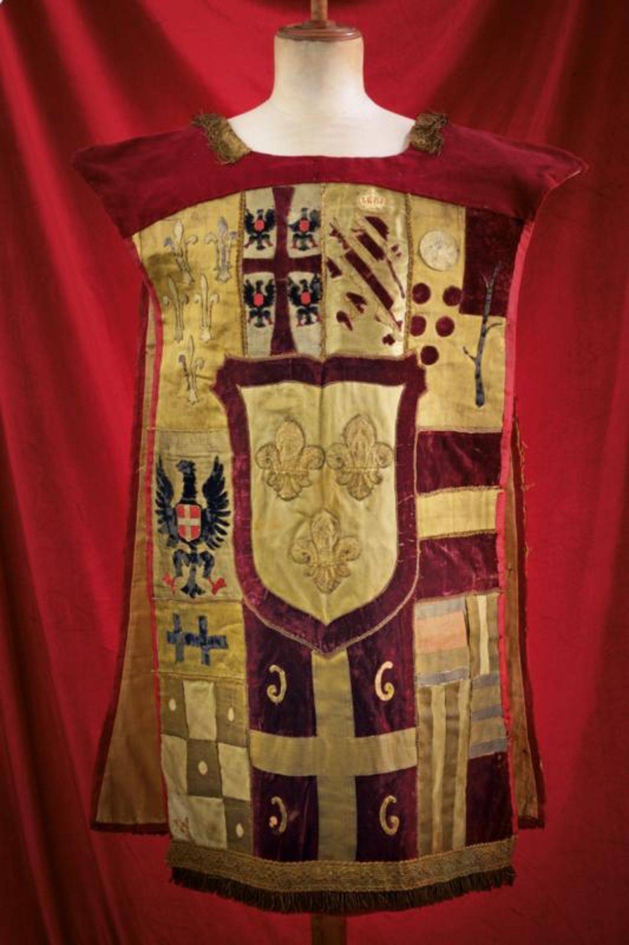 A herald's mantel