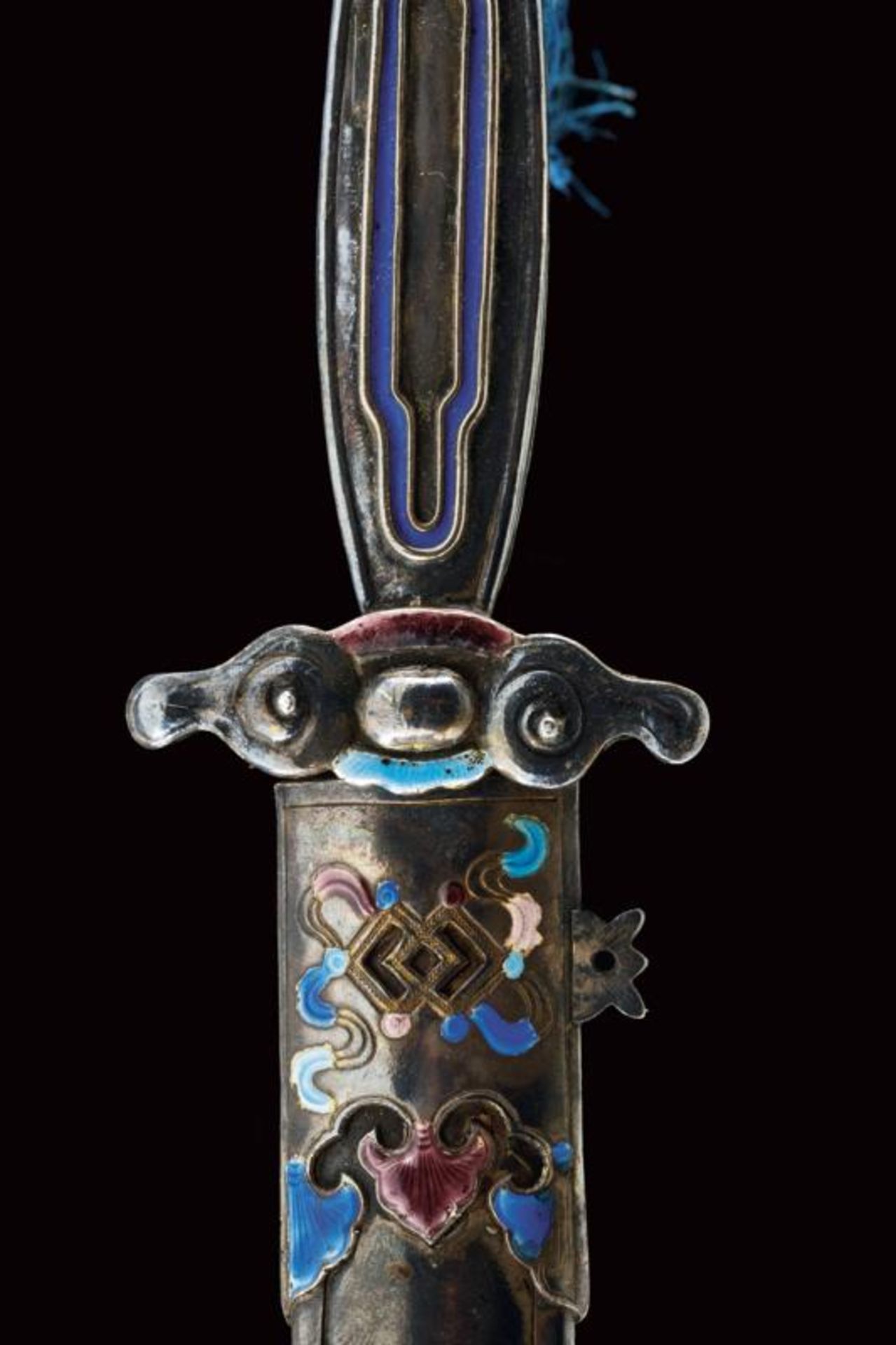 An interesting Chinese dagger with enameled decorations - Bild 3 aus 3