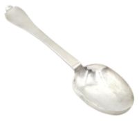 William & Mary silver Trefid spoon with rattail bowl