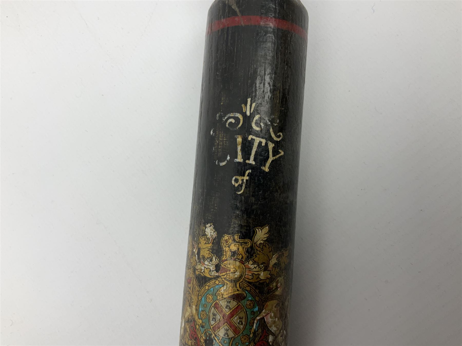 City of Hull Police - Victorian painted ebonised truncheon with Royal crest - Image 2 of 7