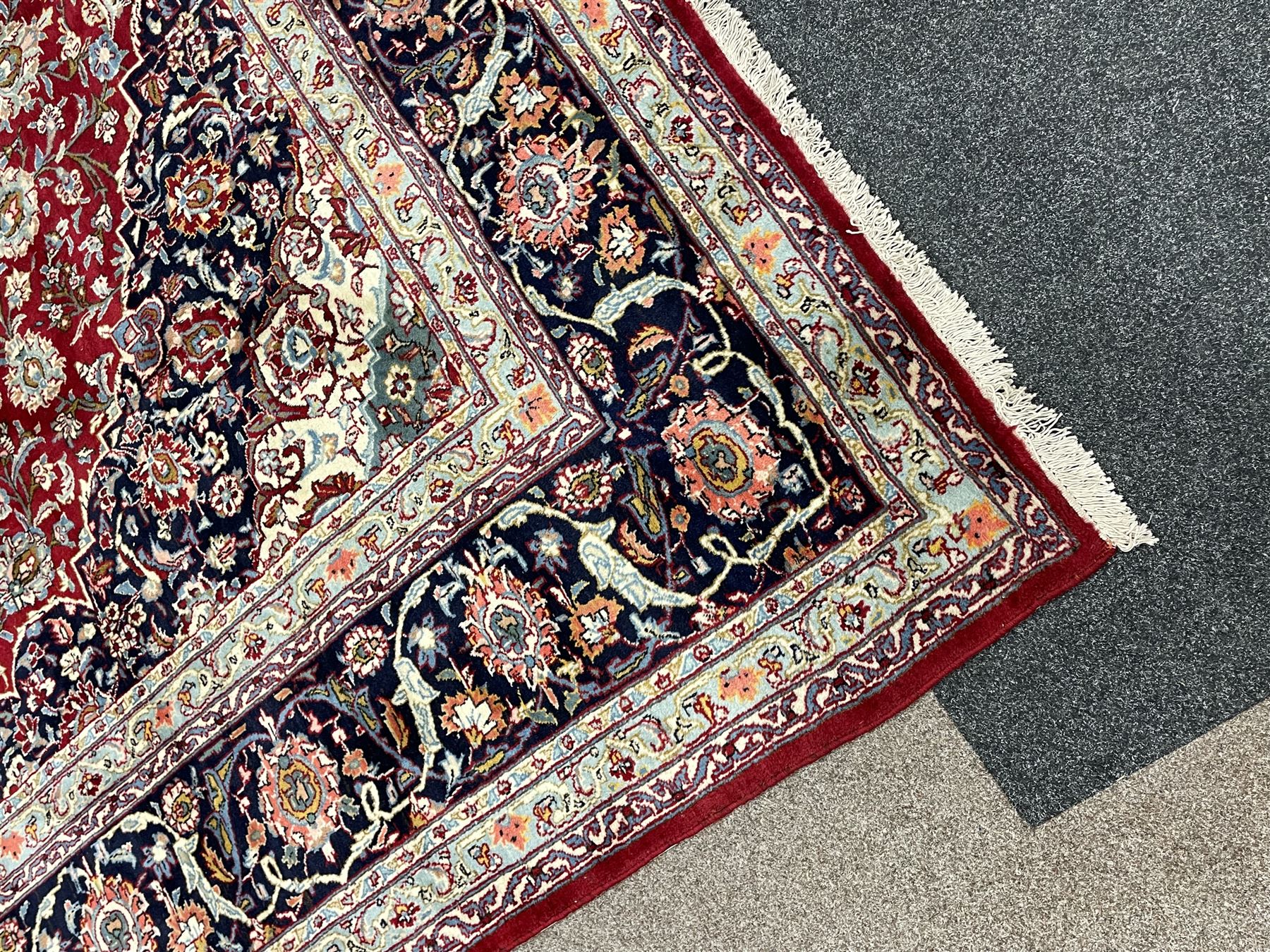 Large Persian Kashan carpet - Image 8 of 9